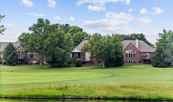 324 Meadowbrook Country Club Est, Ballwin, MO 63011