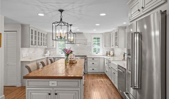 15 Harwood Rd, East Greenwich, RI 02818