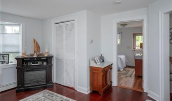 203 Fenner Ave 5, Middletown, RI 02842
