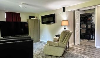 424 Hilltop Rd, Ames, IA 50014