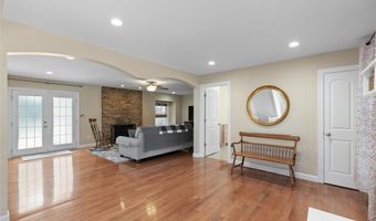 603 Rue Montand Dr, Ballwin, MO 63011