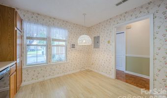 902 Woodlea Ct, Asheville, NC 28806