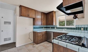 15530 Dakota Rd, Apple Valley, CA 92307