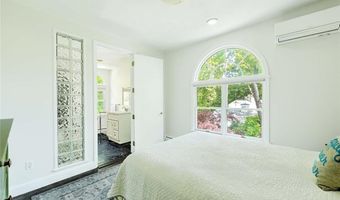 247 Oaklawn Ave, Cranston, RI 02920