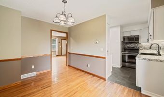 33 Bay Path Way 33, Branford, CT 06405