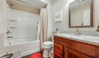2127 Luann Ln 6, Madison, WI 53713
