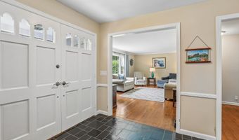 3 Linda Dr, Danbury, CT 06811
