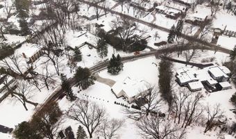 1360 Fairlane Dr, Ann Arbor, MI 48104