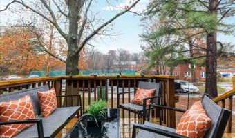 1021 S BARTON St 120, Arlington, VA 22204
