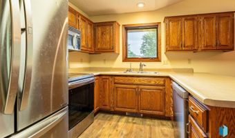 316 W Evergreen Dr, Brandon, SD 57005