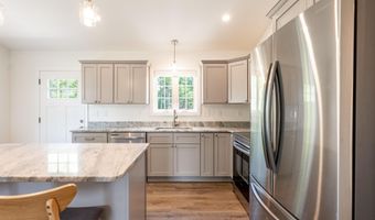 1 Estes Dr, Standish, ME 04085