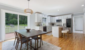 12 Summit Ter, Falmouth, ME 04105