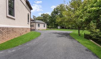 7301 CALVERT St, Annandale, VA 22003