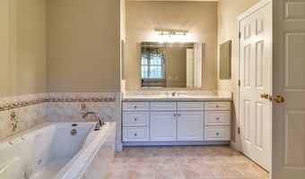 12 Braeburn Ln 12, Ashland, MA 01721