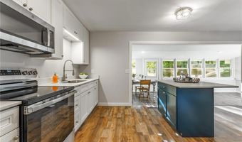 2 Rochdale Dr, Bella Vista, AR 72714