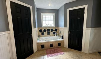 416 Brittany Ct, Aurora, MO 65605