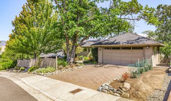 290 Skycrest Dr, Ashland, OR 97520