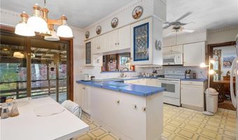 972 Reynolds Rd, Glocester, RI 02814