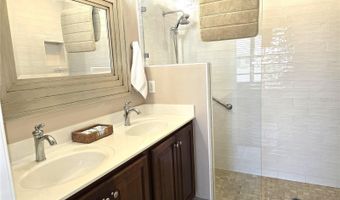 5646 SUNSET FALLS Dr, Apollo Beach, FL 33572