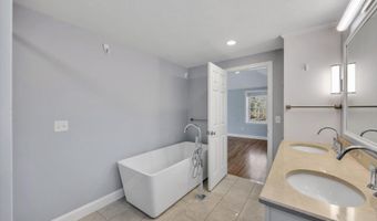 52 Clubhouse Dr, Bourne, MA 02532
