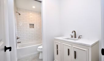 81 Club Dr, Berlin, CT 06037