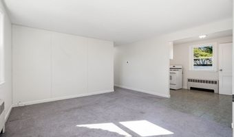 18-20 Genetti Cir, Bedford, MA 01730