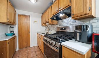 31 E 32ND St, Bayonne, NJ 07002