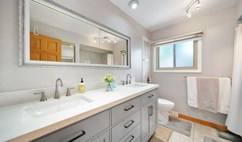 365 W Myrick Ave, Addison, IL 60101