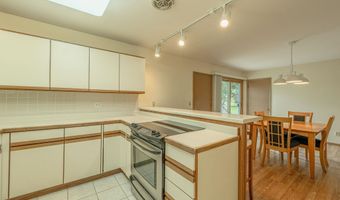 518 Topaz Ln, Madison, WI 53714