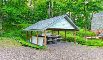 927 Wilkins Hollow Rd, Addison, PA 15411