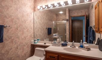 8 FIESTA Ct E, Appleton, WI 54911