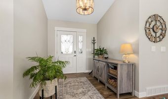 8409 Sunset Cir, Brandon, SD 57005