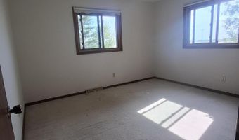 3615 E Melgaard Rd, Aberdeen, SD 57401