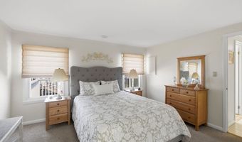 3 Queens Rd 211, Attleboro, MA 02703