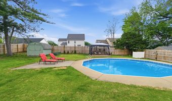 11 James Dr, Albany, NY 12211