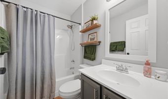 1906 Northgate Cir, Akron, OH 44320