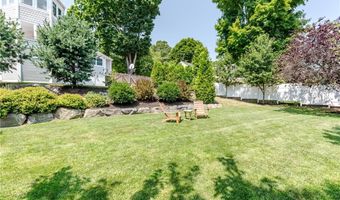 21 Crestwood Rd, Warwick, RI 02886