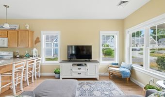 12 Sunrise Ln, Arundel, ME 04046