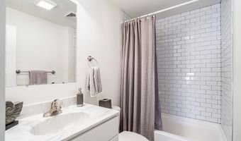 7 Travelers Way, Bayville, NJ 08721