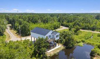825 Larkspur Ln, Bay St. Louis, MS 39520
