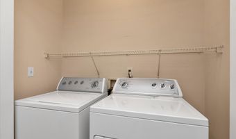 6 Sarah Ct, Amityville, NY 11701