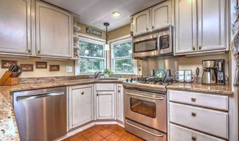 8 Whippoorwill Ln, Bethany, CT 06524