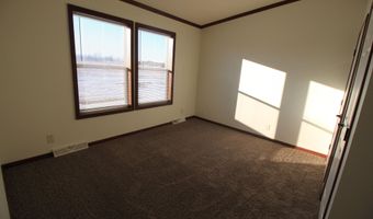 1501 1503 47th Loop A, Minot, ND 58701