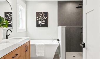 907 Richville Rd, Standish, ME 04084