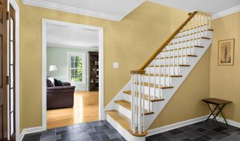 17 Schuyler Hills Rd, Albany, NY 12211