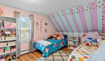 40 Glen St, East Providence, RI 02915