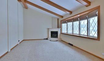 231 N Flora Pkwy, Addison, IL 60101