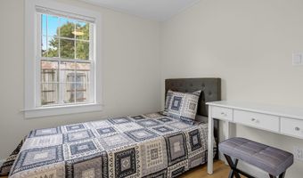 15 1st St, Bourne, MA 02532