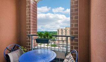 77 S Evergreen Ave 1204, Arlington Heights, IL 60005