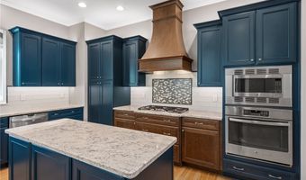 435 Dunwoody Dr, Aurora, OH 44202